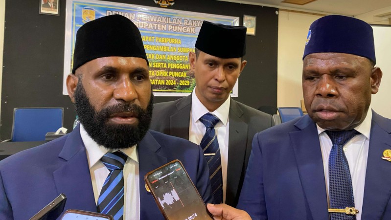 Ketua DPRK Puncak Thomas Tabuni & Wakil Ketua DPRK Puncak Negro Wanimbo, Foto: Faris/ Papua60detik