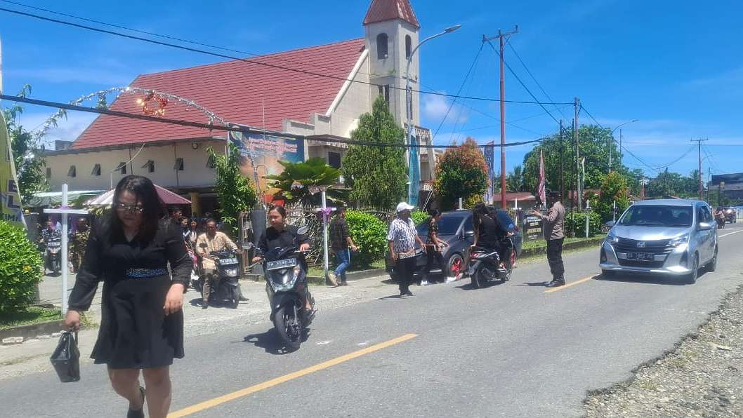 polres-mimika-kerahkan-ratusan-personel-amankan-ibadah-jumat-agung