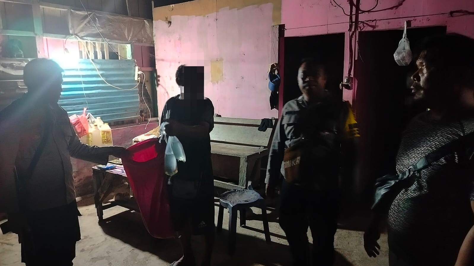 polsek-miru-tangkap-tiga-penjual-miras-lokal-di-sp1-kamoro-jaya