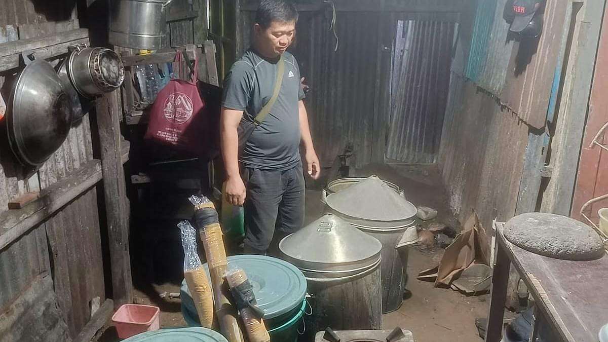 polisi-gerebek-pabrik-miras-lokal-pelaku-langsung-kabur-kapolres-merauke-jangan-kendor