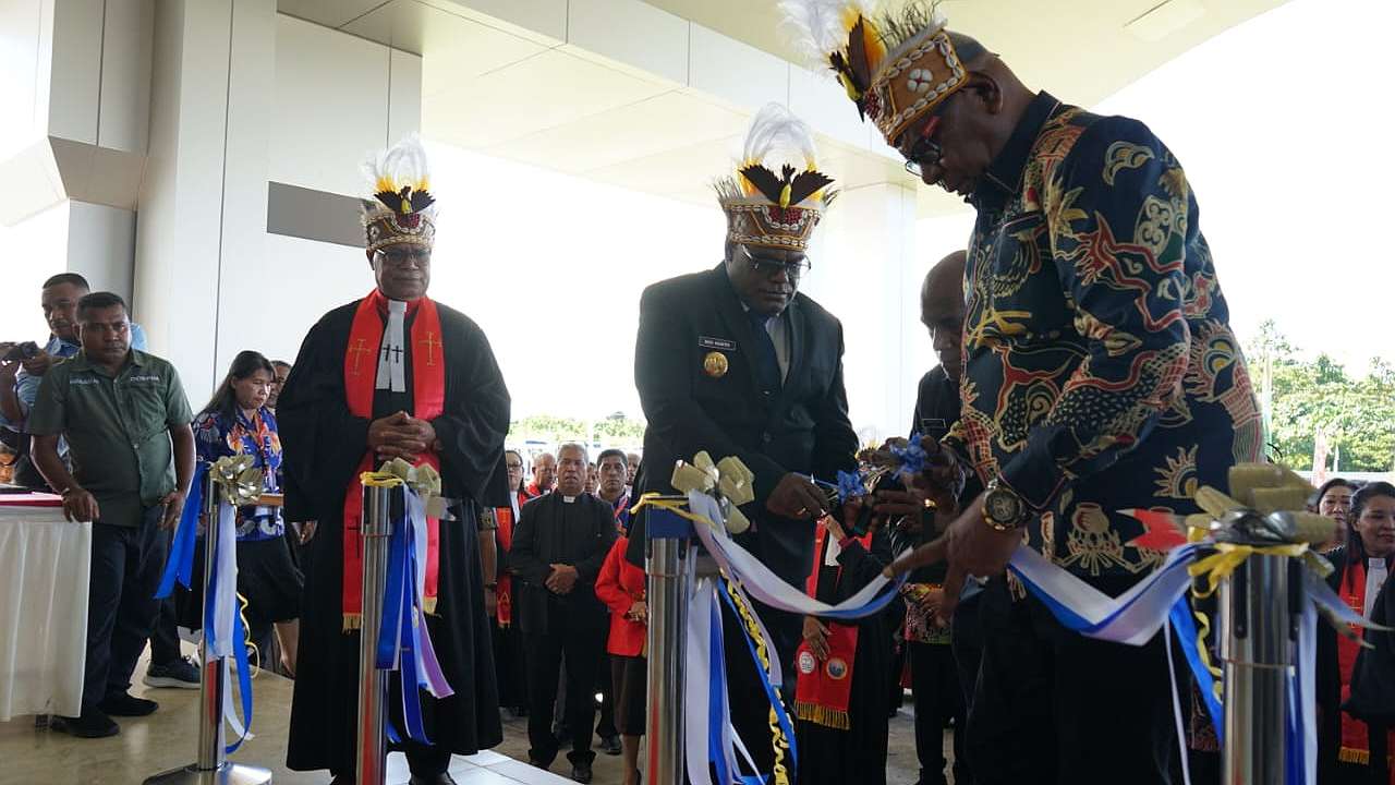 dibangun-sejak-2019-gedung-kantor-klasis-gki-mimika-diresmikan-hari-ini