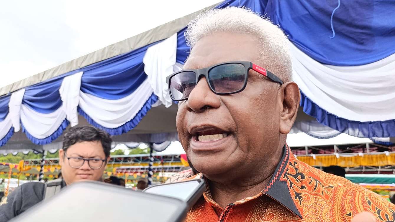 kendaraan-dinas-diganti-pelat-hitam-john-rettob-janji-tindak-tegas