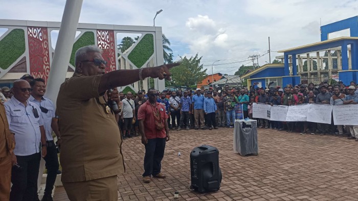 jawab-tuntutan-penerbangan-subsidi-ke-pegunungan-john-rettob-semoga-sebulan-selesai