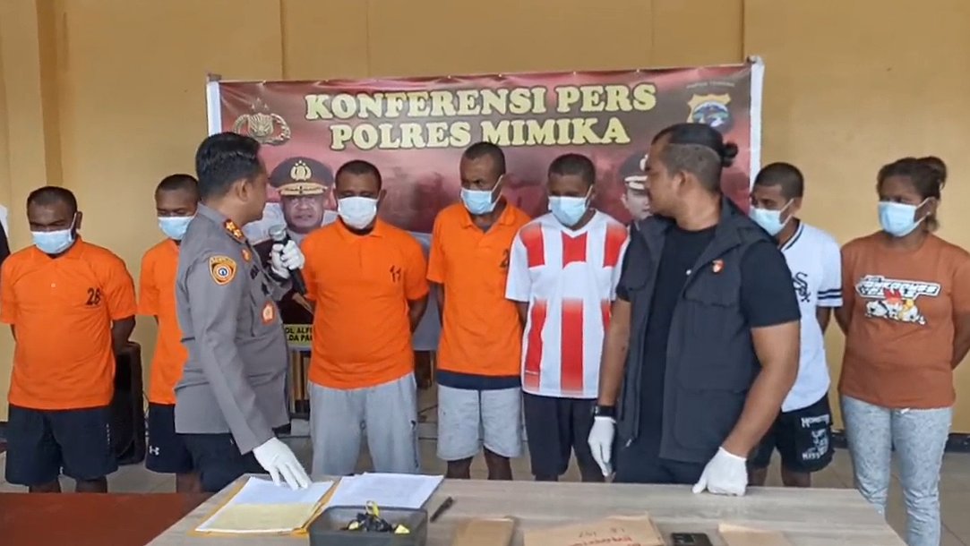 bongkar-kasus-curanmor-di-timika-polisi-ringkus-4-pelaku-6-penadah