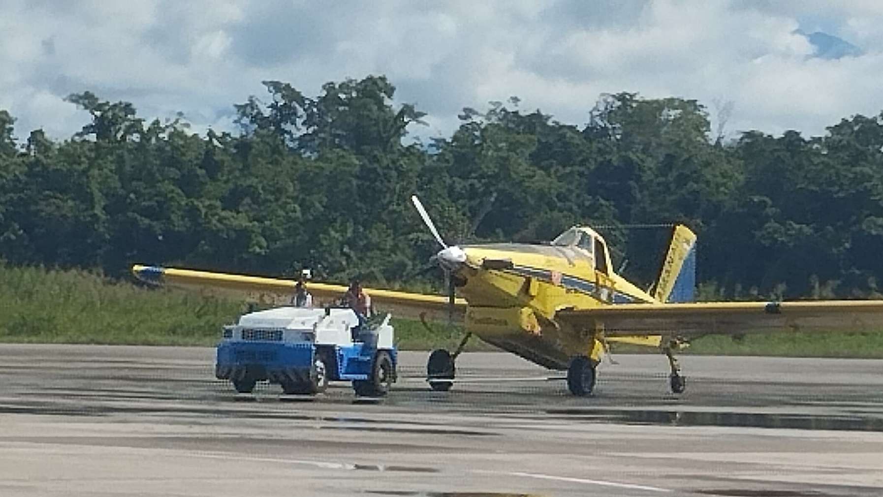 pesawat-aman-air-pecah-ban-di-bandara-mozes-kilangin-timika