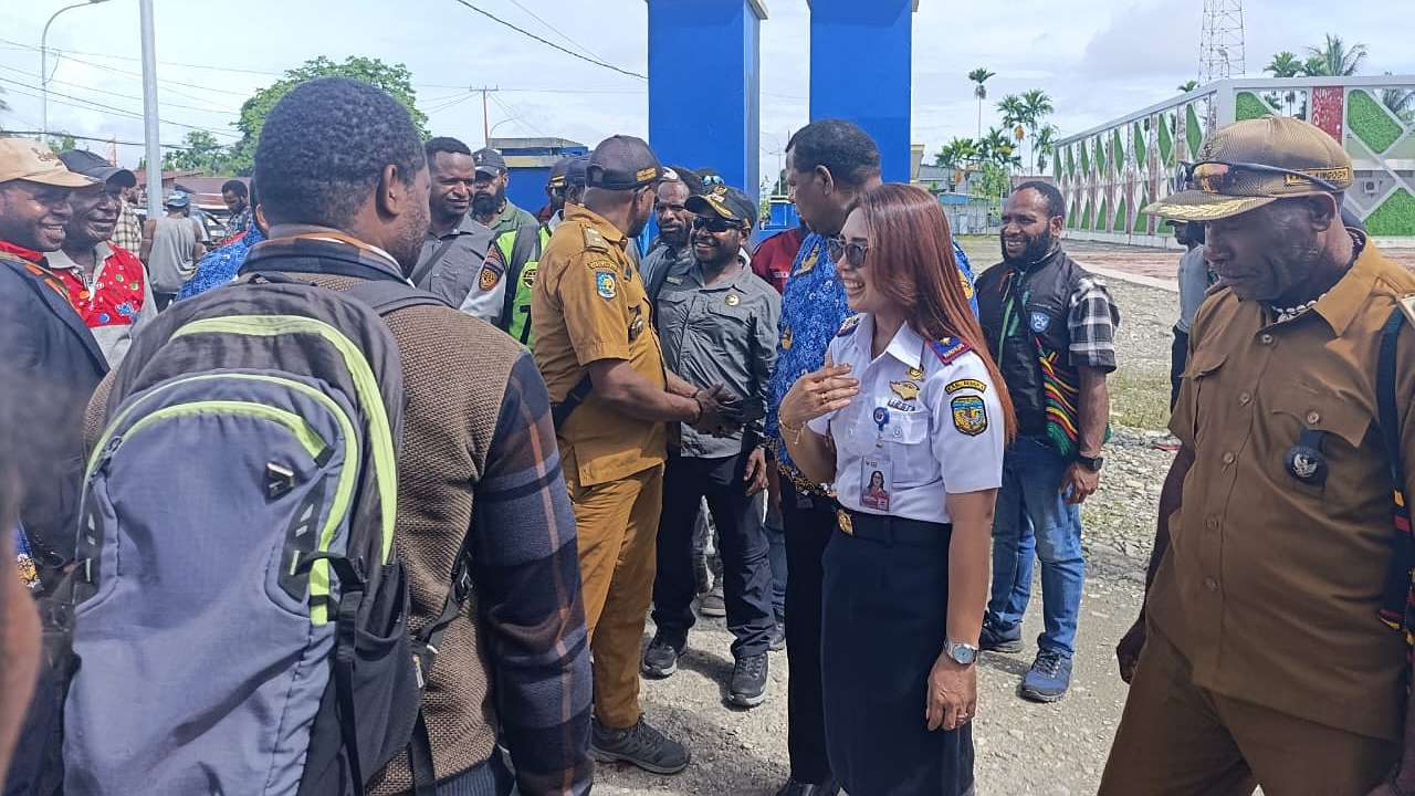 datangi-kantor-dishub-masyarakat-desak-akses-penerbangan-ke-arwanop-dibuka