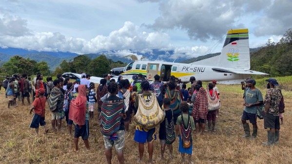 sayap-harapan-membelah-langit-mimika-pesawat-subsidi-kembali-terbang-ke-pedalaman