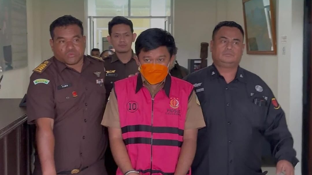 jadi-tersangka-korupsi-kejari-mimika-tahan-kabid-bina-marga-dinas-pupr