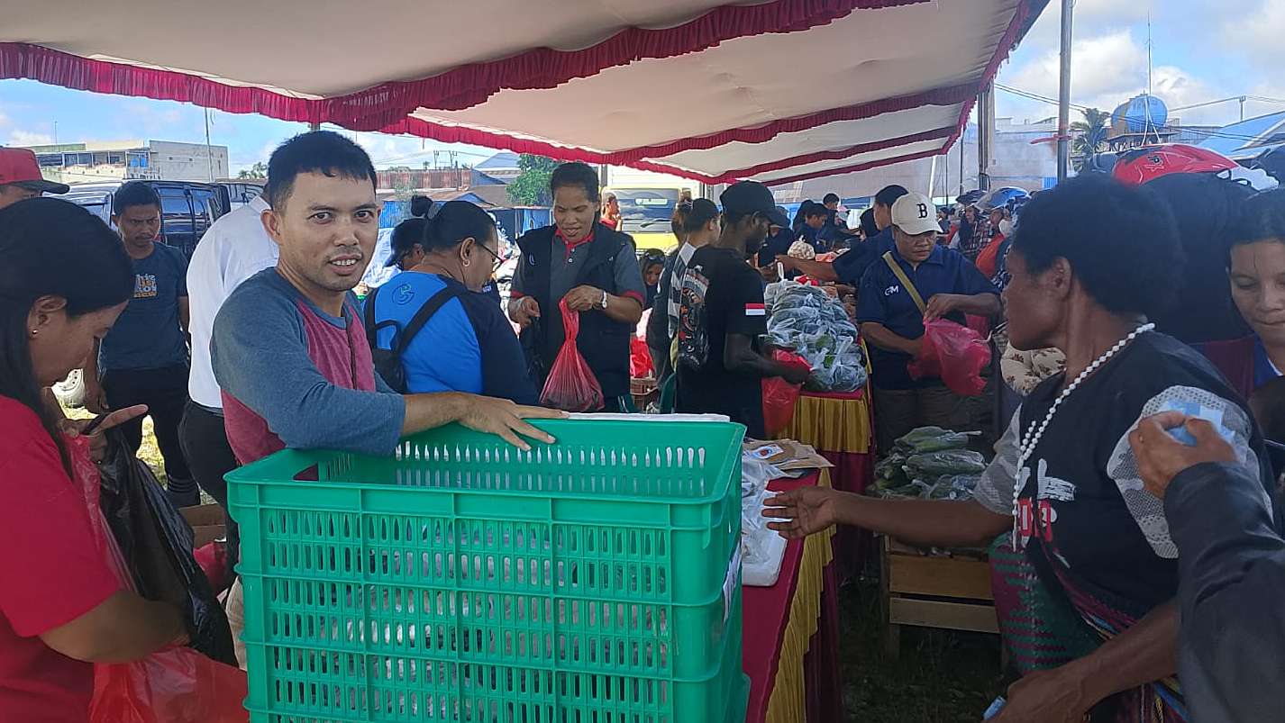 Masyarakat sedang mengantri pada kegiatan GPM, foto: Martha/ Papua60detik