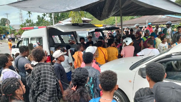 palang-dibuka-tiga-jenazah-korban-tabrak-sudah-dibawa-ke-rumah-duka