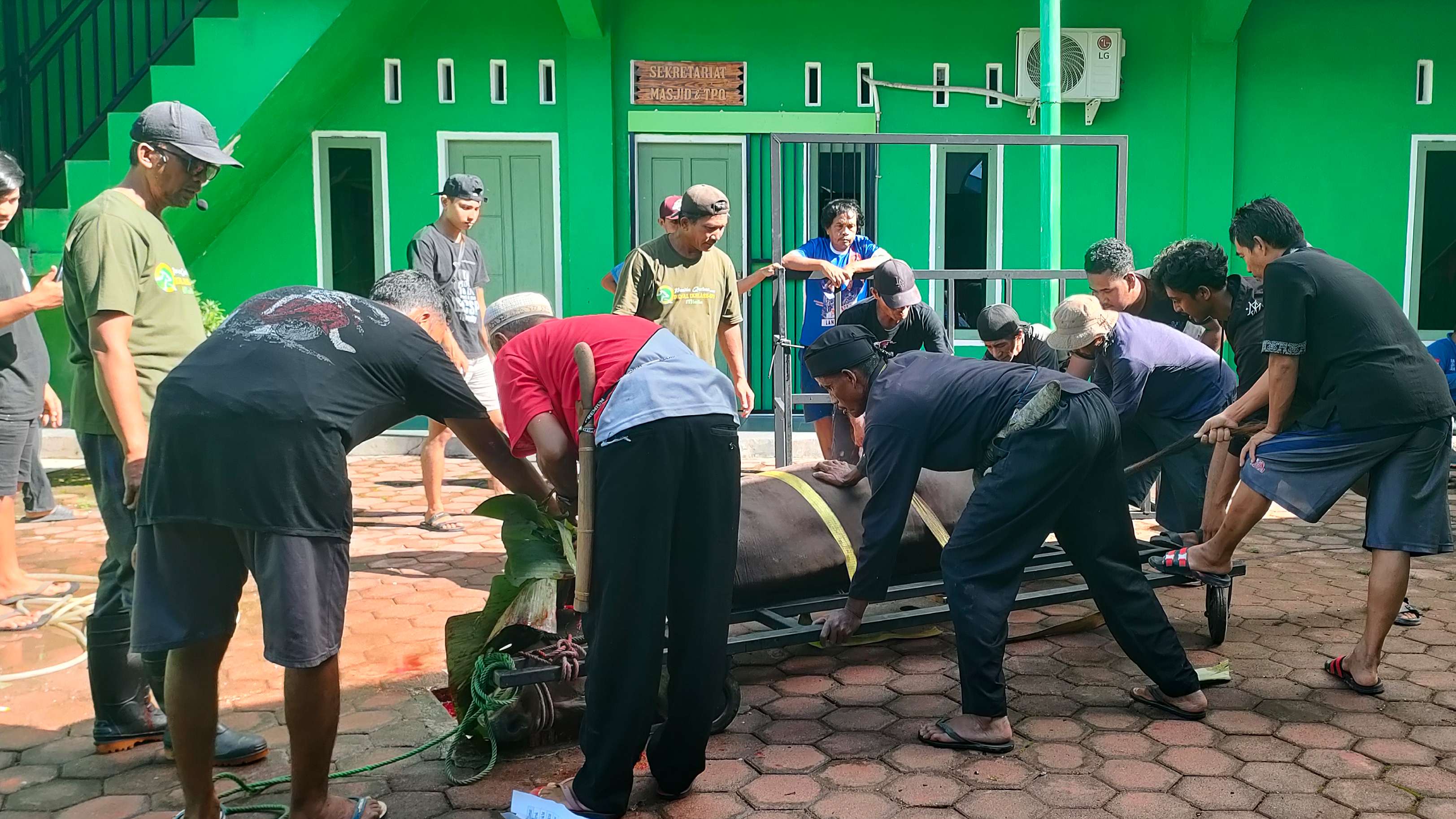 jami-al-ikhlas-sp2-masjid-kecil-kurban-7-ekor-sapi