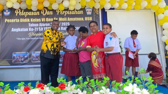 sd-yppk-tiga-raja-waonaripi-lepas-111-siswa-dan-suster-meli-ke-timor-leste