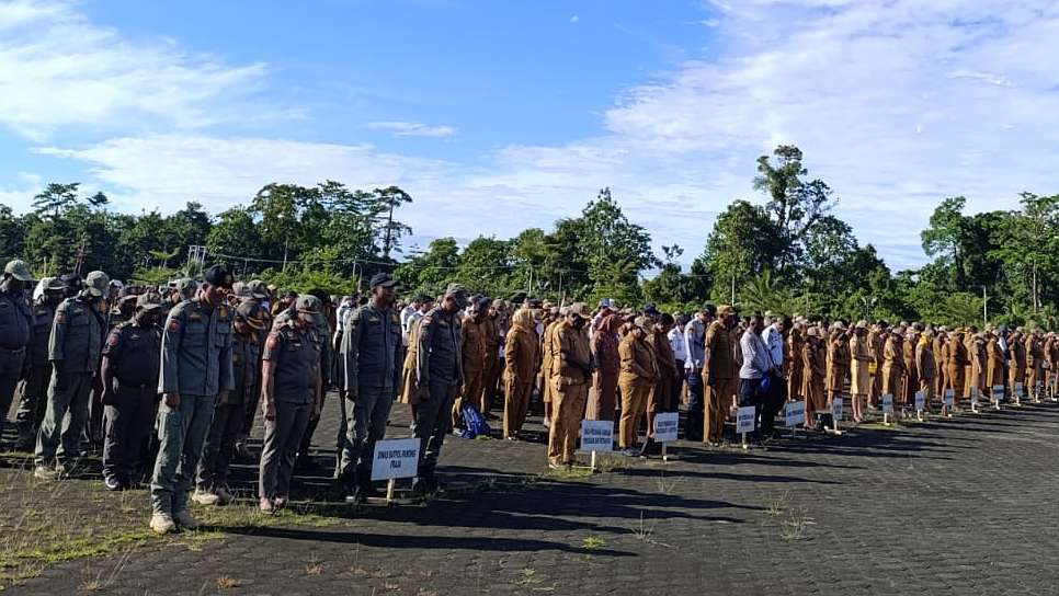 wabup-perintahkan-pegawai-tinggalkan-praktik-asal-bapak-senang