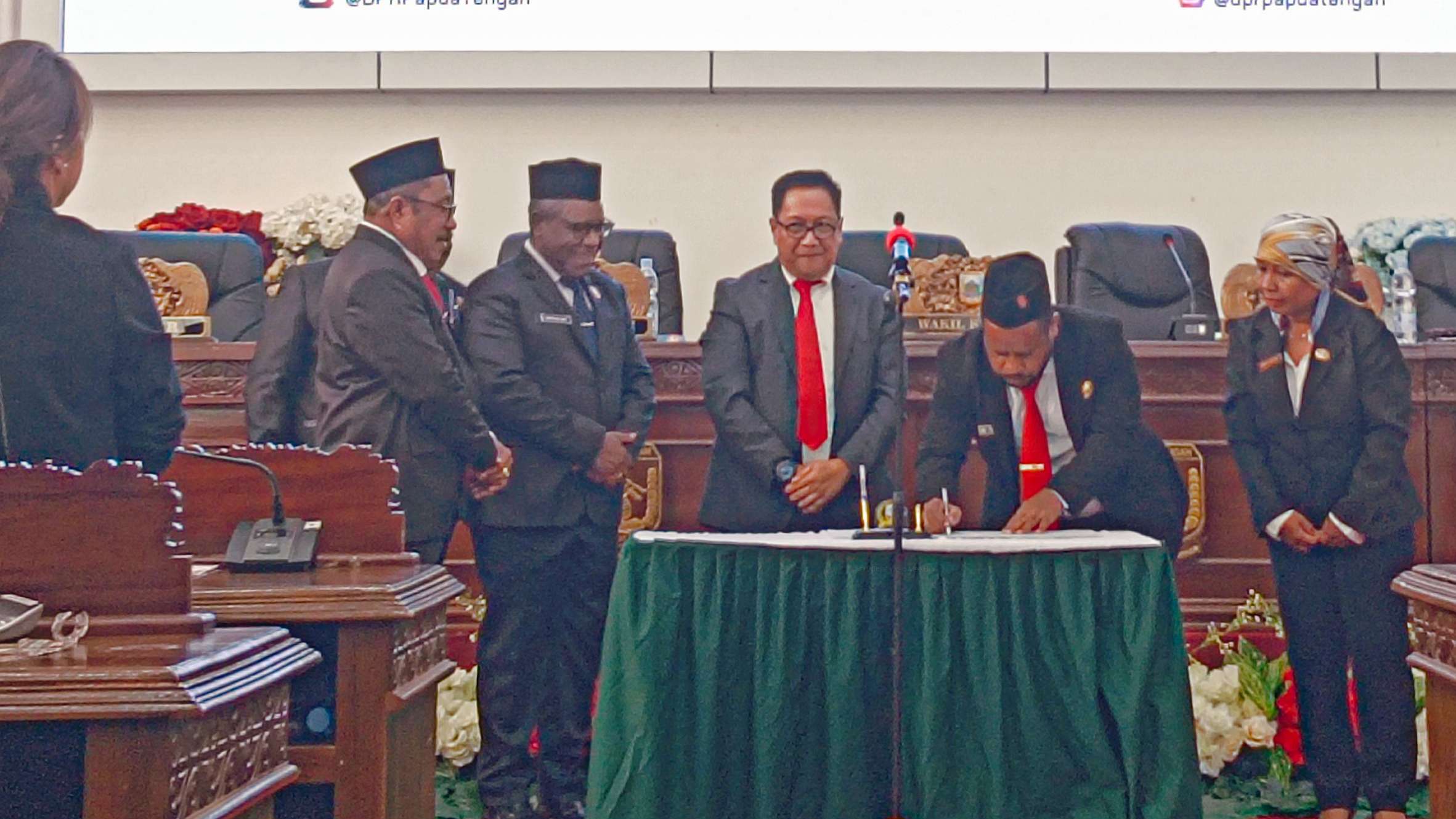 dpr-pemprov-papua-tengah-ajukan-48-rancangan-perdasi-dan-perdasus