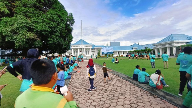 peringati-hari-lingkungan-hidup-bupati-nabire-komitmen-batasi-sampah-plastik-lewat-regulasi