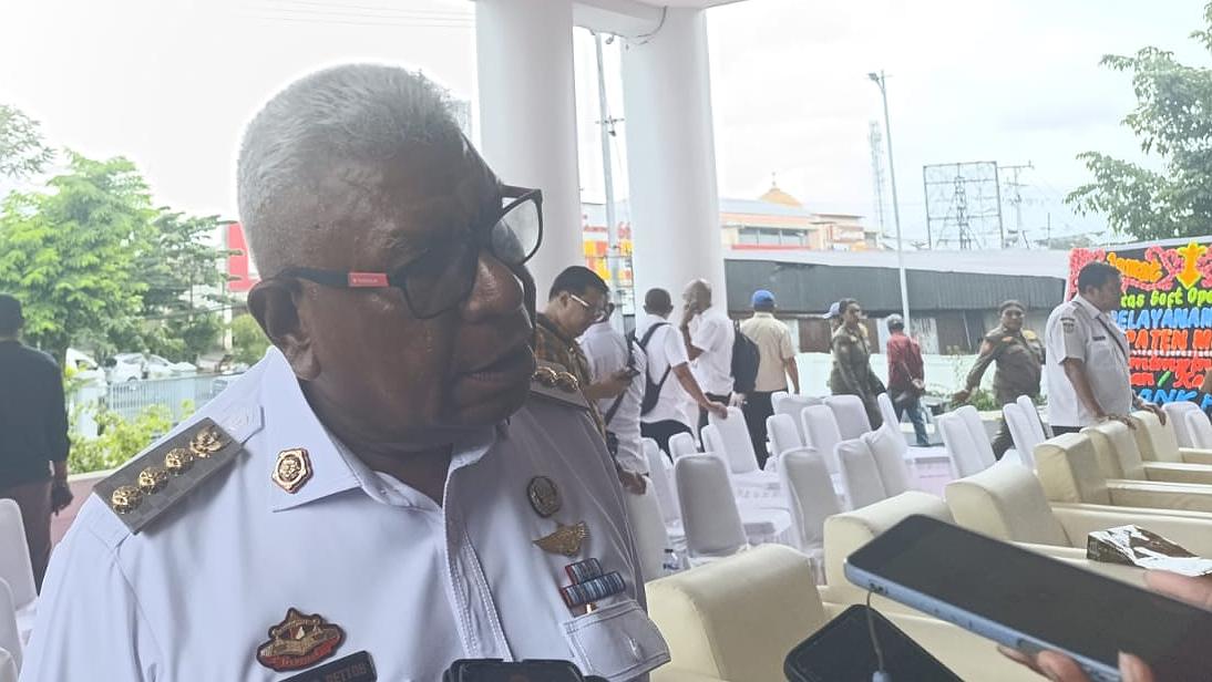 bupati-mimika-beri-pr-ke-kadistrik-wajib-selesai-1-bulan