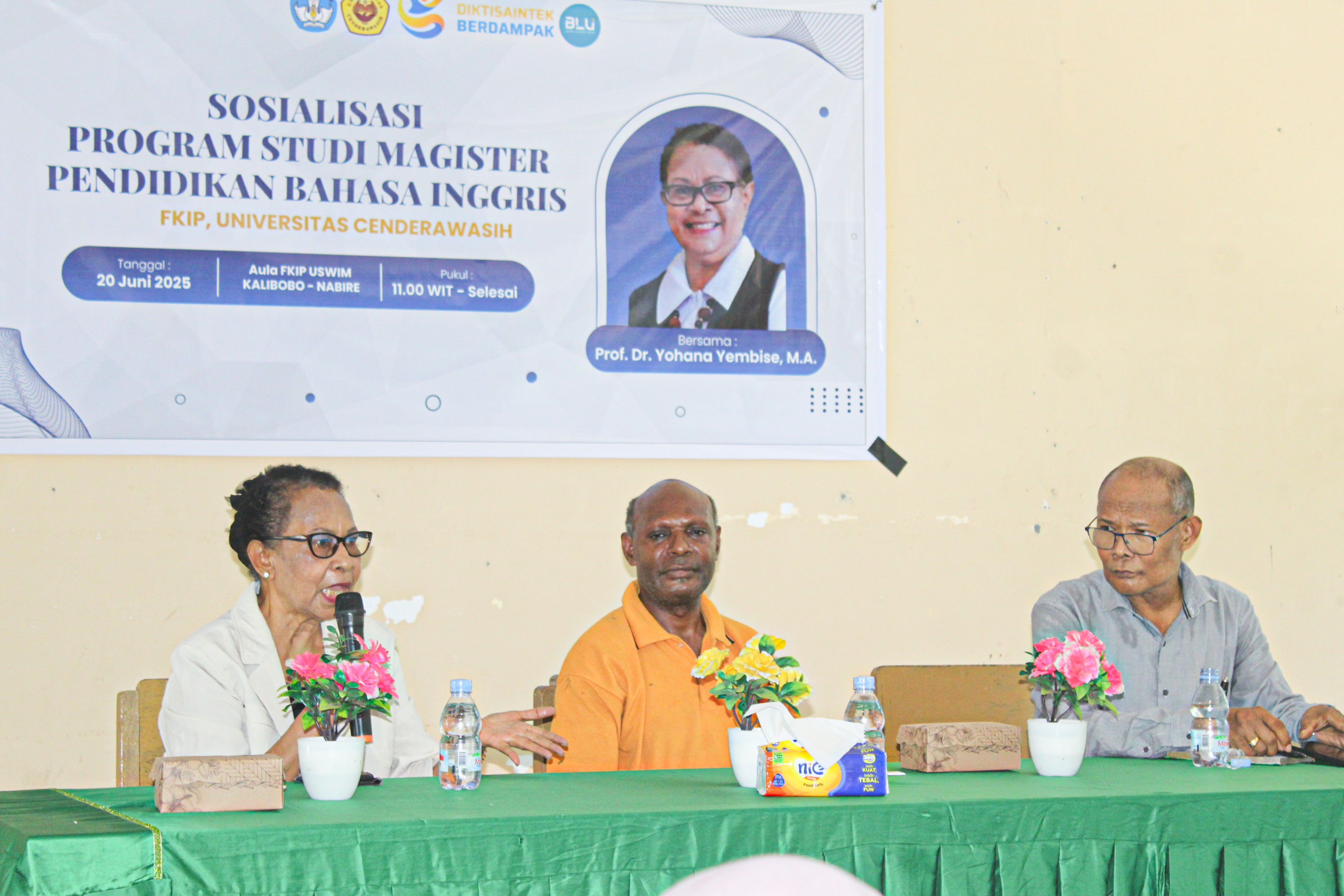 yohana-yembise-sosialisasi-program-magister-pendidikan-bahasa-inggris-di-nabire