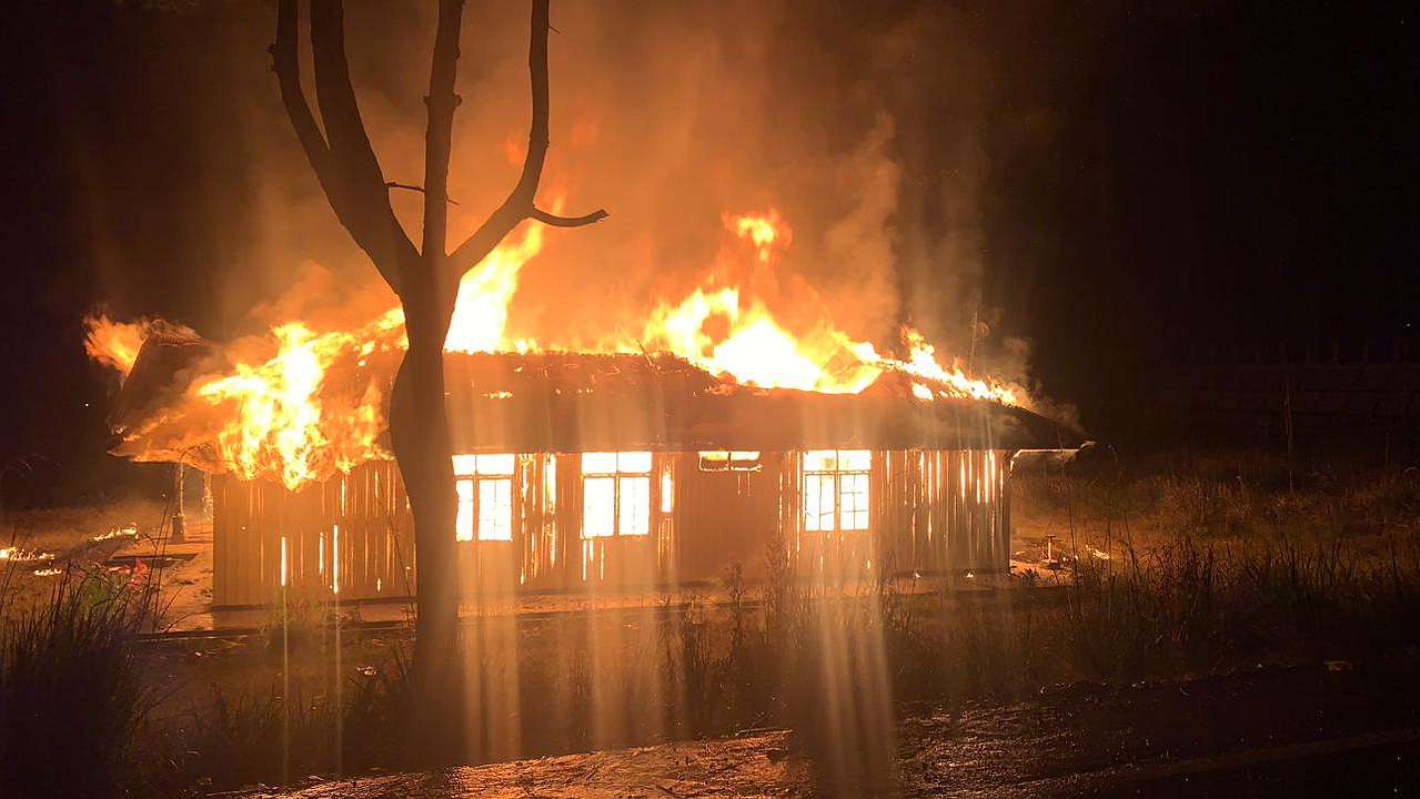 otk-bakar-kantor-pemerintahan-di-puncak-jaya