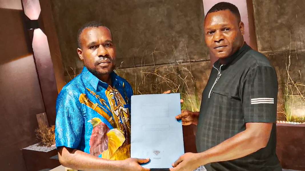 melkianus-tebai-ditunjuk-jadi-karteker-dpd-apindo-dogiyai