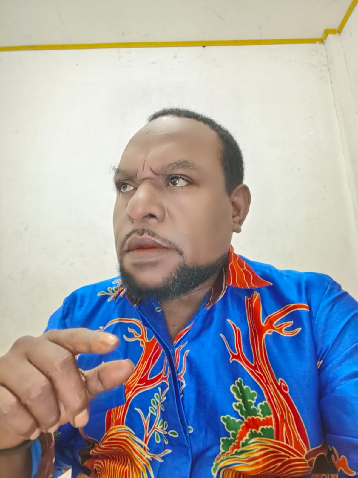 ketua-dad-mimika-vinsent-oniyoma-dukung-transparansi-anggaran-upaya-pemberantasan-korupsi
