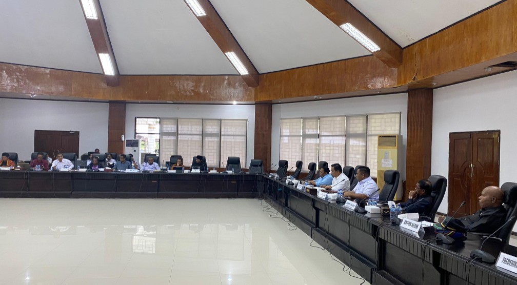 Komisi I Dewan Perwakilan Rakyat Kabupaten (DPRK) Mimika menggelar rapat dengar pendapat (RDP) dengan penyelenggara Pemilu, Kamis (26/6/2025). Foto: Faris/ Papua60detik