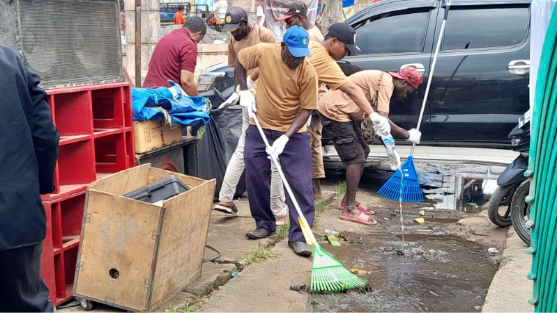 balai-pemasyarakatan-merauke-aksi-klien-bersihkan-pasar-wamanggu