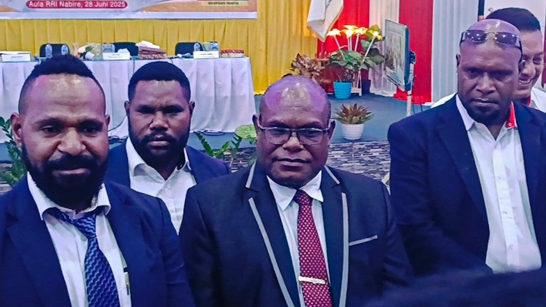 ini-pesan-meki-nawipa-ke-ketua-terpilih-koni-papua-tengah