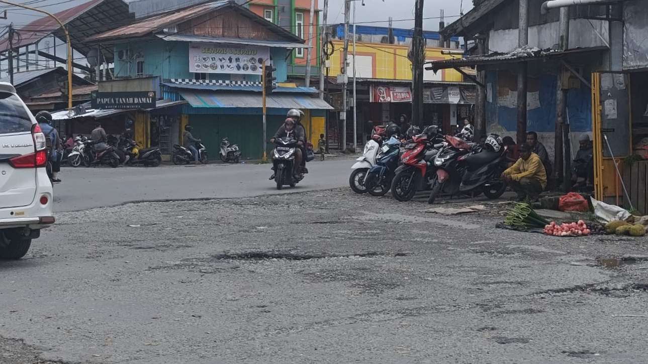 masyarakat-keluhkan-jalan-rusak-pemerintah-minta-maaf