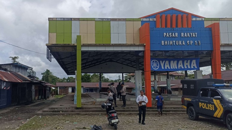 aktivitas-pasar-sp13-terhenti-pasca-pembunuhan-anggota-tni