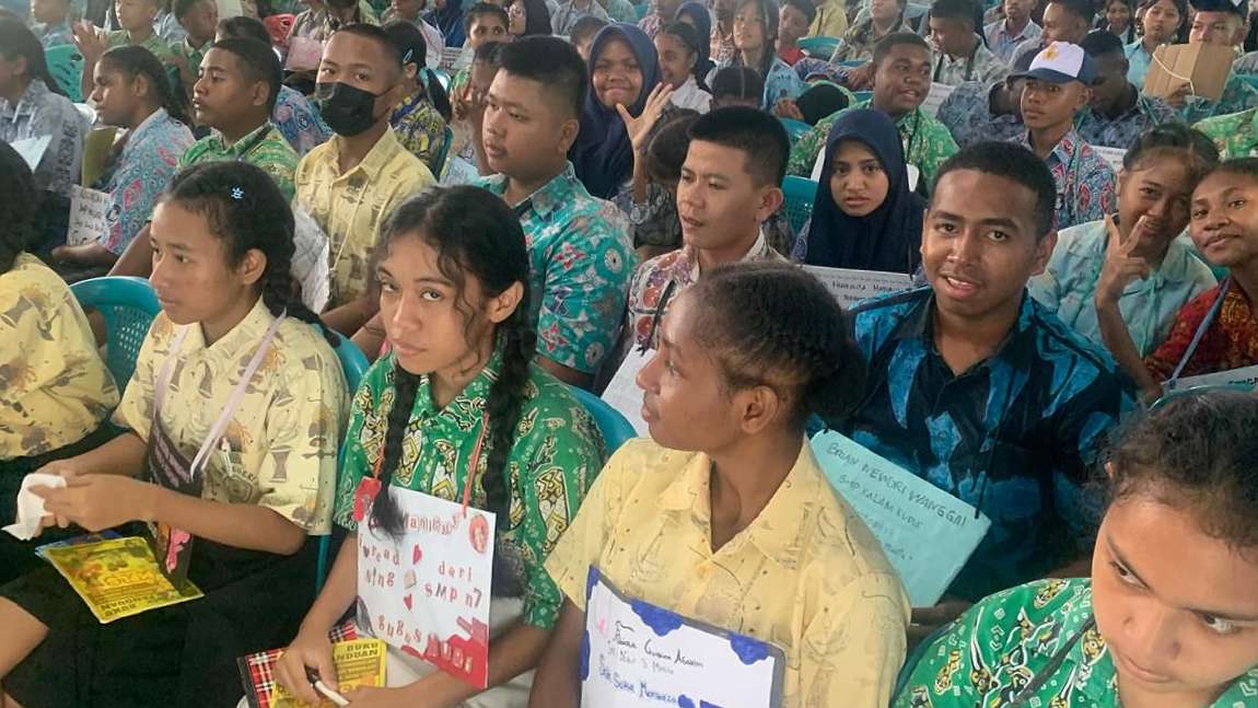 komisi-iii-dprk-mimika-tinjau-tiga-sma-temukan-over-kapasitas-siswa-tak-terdaftar-dapodik