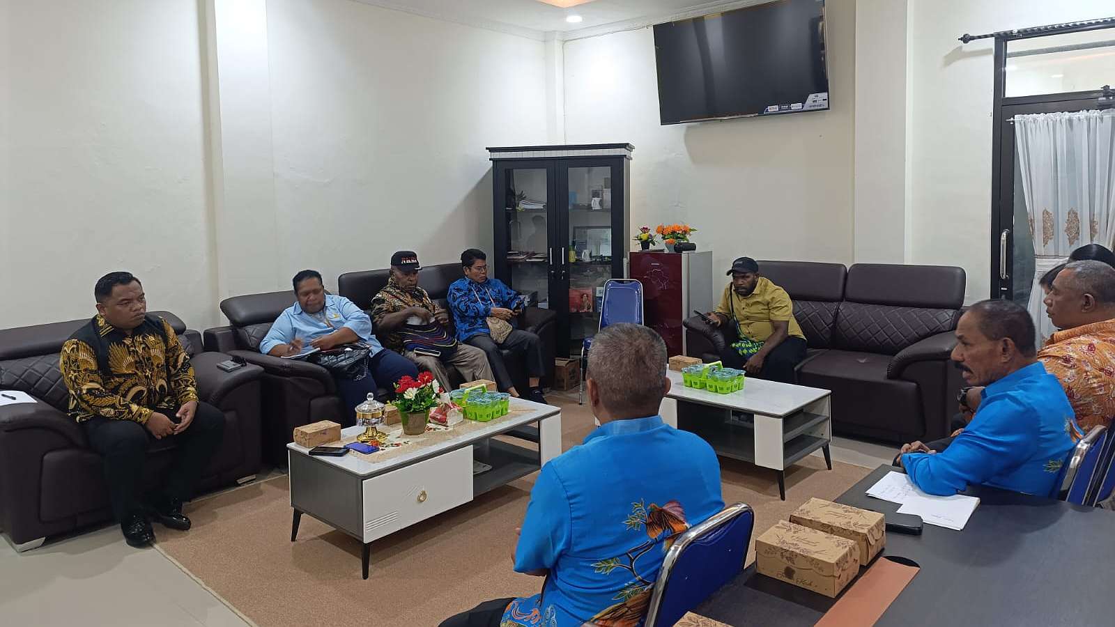 Kunjungan kerja komisi I DPRK Mimika ke Kantor Distrik Mimika Baru, Foto: Martha/ Papua60detik