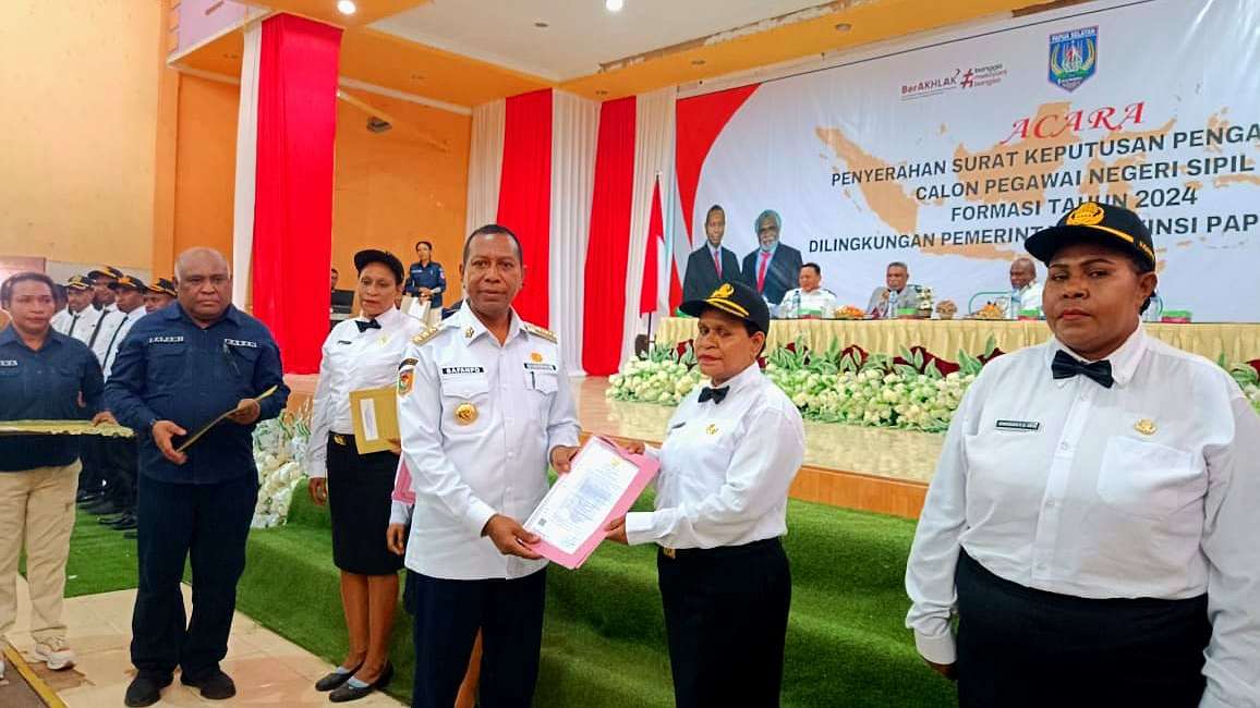 akhirnya-794-cpns-formasi-2024-terima-sk-langsung-dari-gubernur-apolo