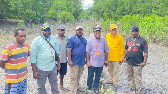 jembatan-kampung-timika-pantai-rusak-parah-komisi-iv-dprk-mimika-siap-dorong-anggaran-pembangunan