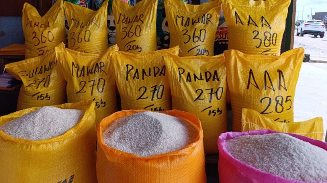 pedagang-klaim-beras-di-timika-aman-dari-oplosan