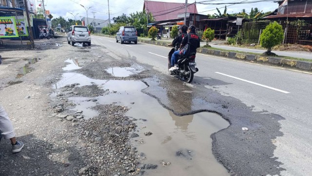 soal-banyak-jalan-rusak-bupati-bilang-begini