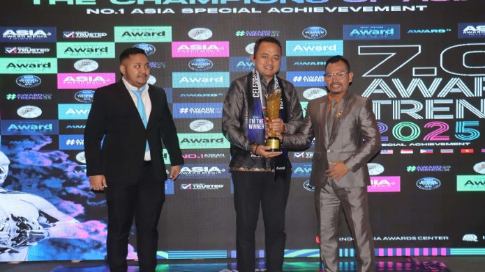 kapolres-mimika-raih-penghargaan-indonesias-most-visionary-leader-2025