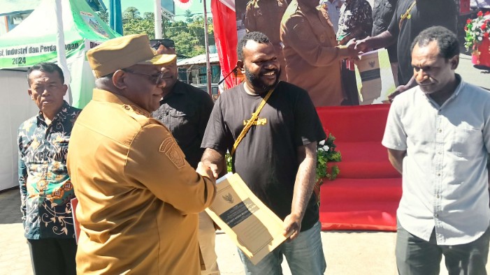 gubernur-papua-tengah-luncurkan-koperasi-merah-putih