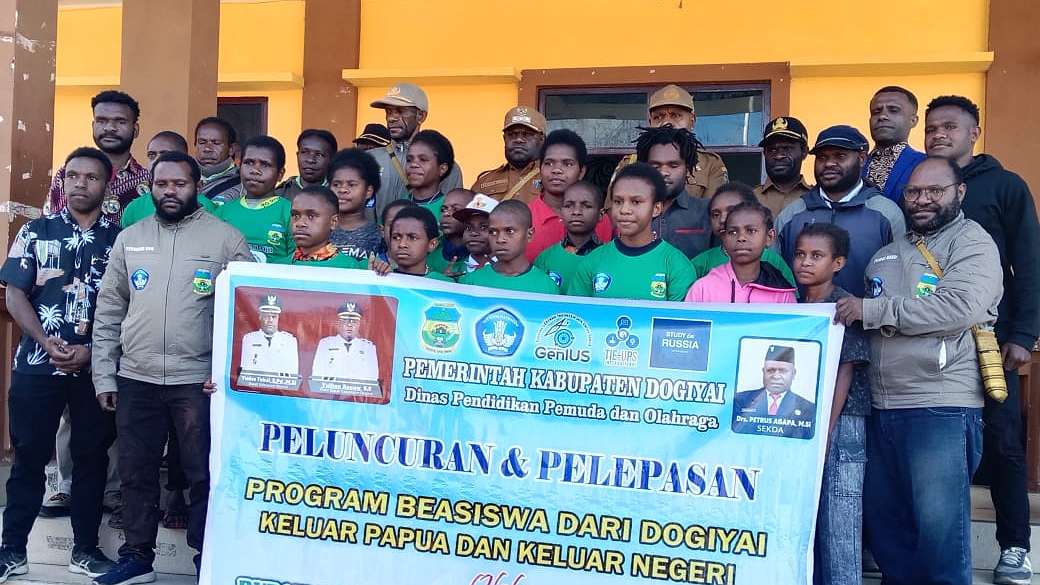 pemkab-dogiyai-lepas-41-pelajar-ke-luar-papua-luar-negeri