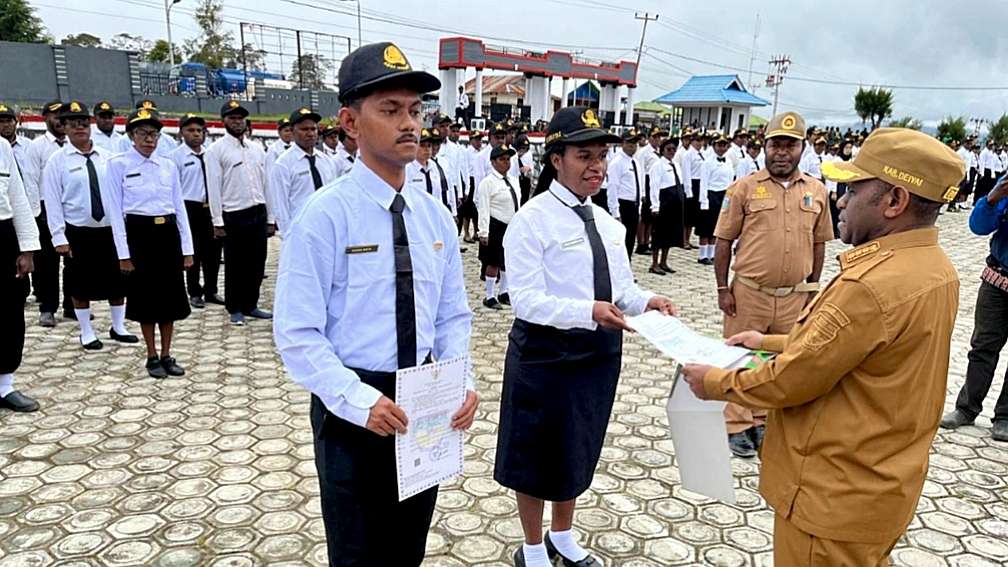 akhirnya-pemkab-deiyai-serahkan-sk-259-cpns-formasi-2024