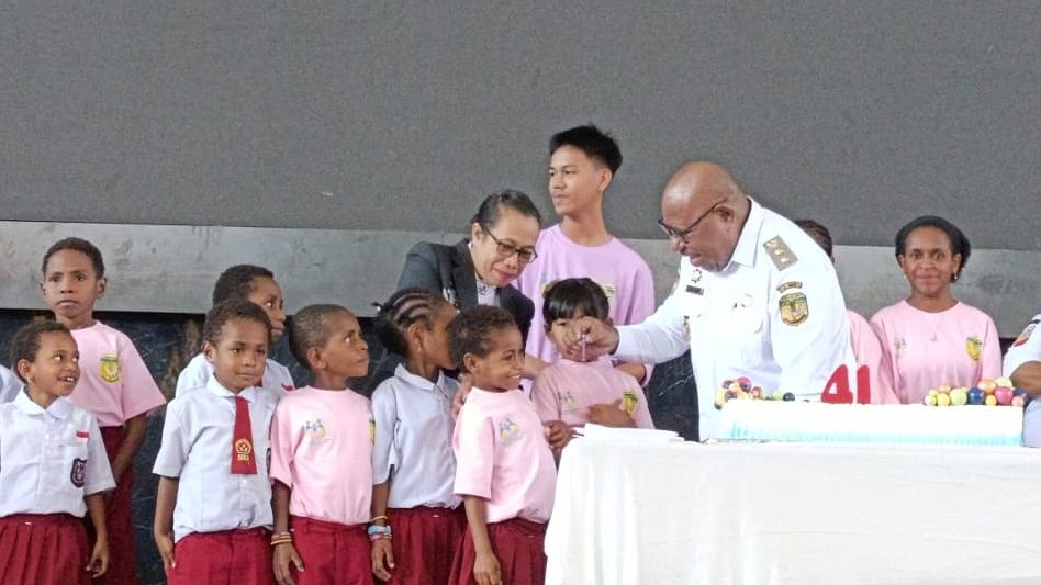 Wakil Bupati Mimika, Emanuel Kemong  pada peringatan HAN di Kabupaten Mimika, Rabu (23/07/2025).. Foto: Martha/ Papua60detik