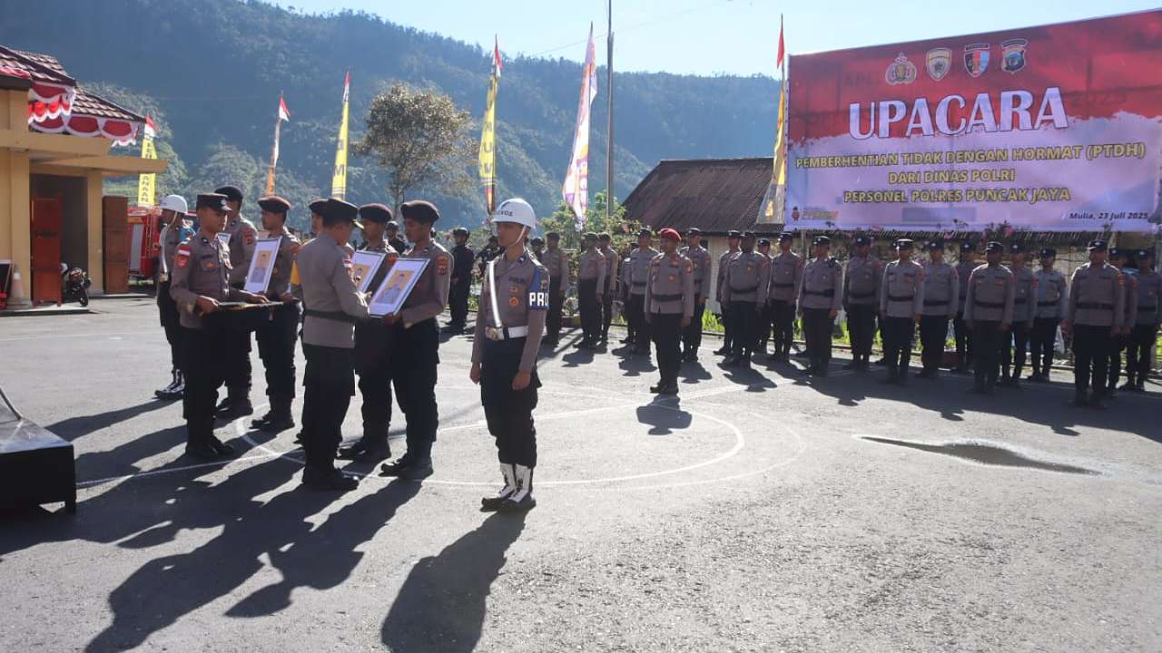 lima-personel-polres-puncak-jaya-dipecat