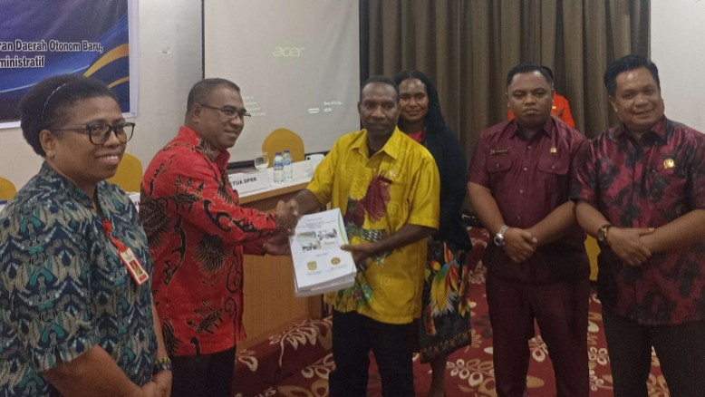 komisi-i-dprk-mimika-dorong-kebijakan-afirmatif-percepat-pemekaran