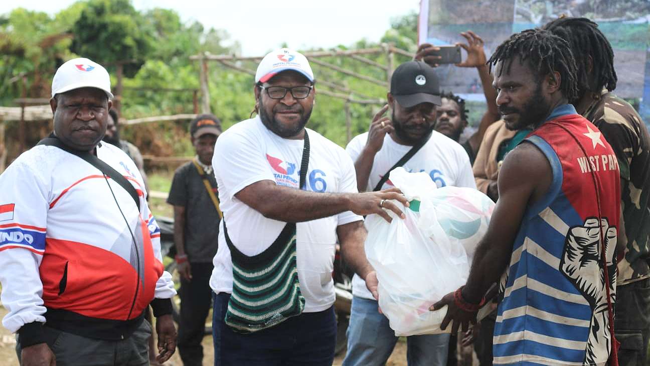 perindo-papua-tengah-salurkan-bantuan-alat-olahraga-ke-mahasiswa-simapitowa