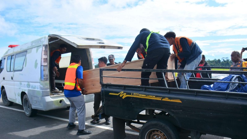 jenazah-joni-hendra-dipulangkan-ke-sumatra-barat