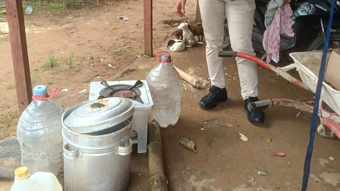 satresnarkoba-polres-merauke-gerebek-tempat-produksi-sopi-ilegal