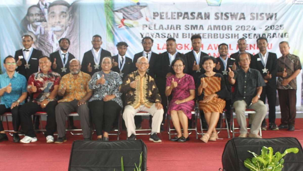 79-peserta-beasiswa-ypmak-lulus-jenjang-sma-di-semarang