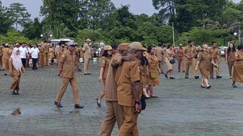 john-rettob-minta-pejabat-tak-sesuai-pangkat-segera-undur-diri