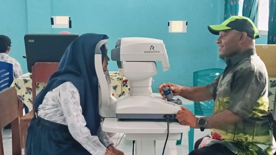 ptfi-lanjutkan-edukasi-pemeriksaan-kesehatan-mata-pelajar-smpn-4-nabire