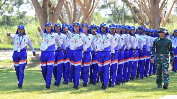 102 Pasukan Pengibar Bendera (Paskibra) Provinsi Papua Selatan sedang melakukan latihan formasi. Foto : Humas Pemprov Papua Selatan