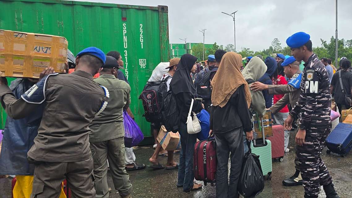 lagi-ratusan-liter-miras-disita-petugas-gabungan-di-pomako